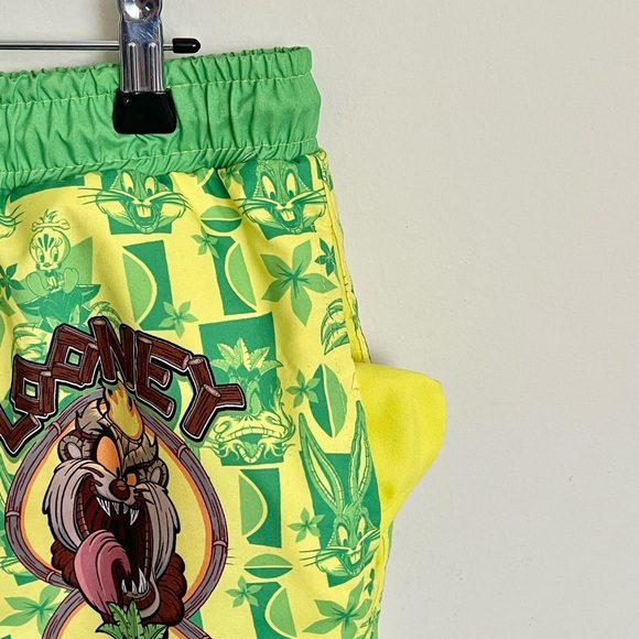 Looney Tunes Tiki Taz Bugs Daffy Graphic Yellow Green Swim Trunks Men’s Medium - Picture 6 of 12